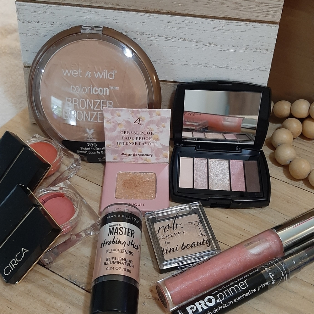 Makeup bundle